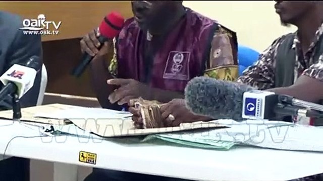 INEC official presents 50,000 bribe offered by politicians