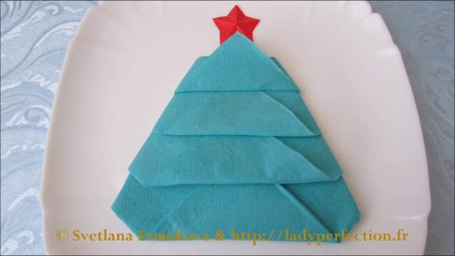 Pliage des serviettes : Sapin de Noël