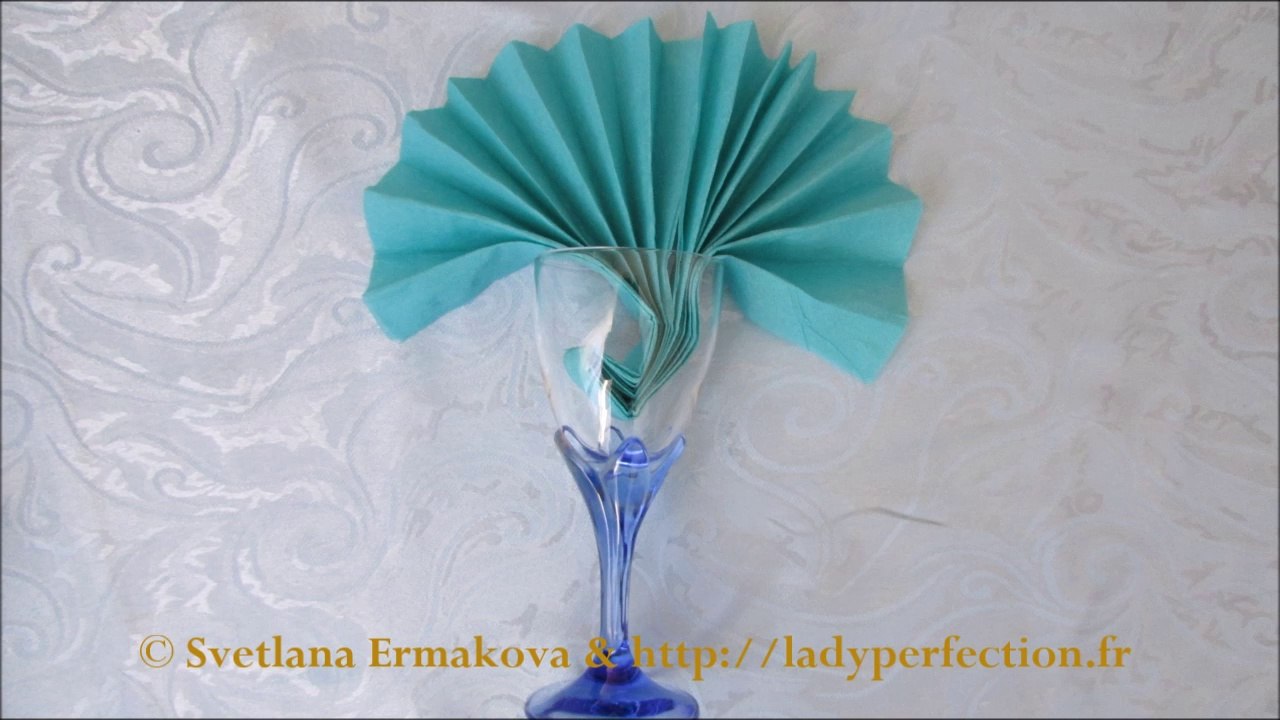 Pliage des serviettes :  Éventail