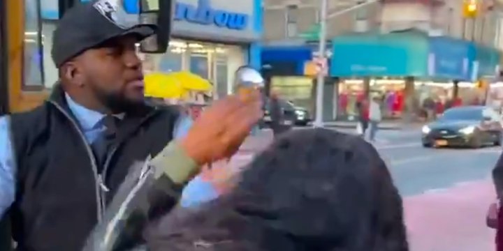 Video viral: atacan al conductor del autobús escolar por expulsar al 'niño, hasta que descubren que es un enano diabólico