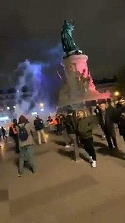 La France réprime le rassemblement de la communauté algérienne sur la place de la République