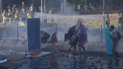 Más enfrentamientos durante la madrugada en Universidad Politécnica Hong Kong