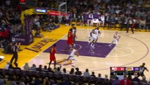 LeBron and Kuzma connect with no-look pass