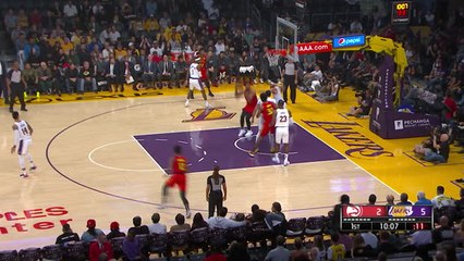 LeBron impresses Kobe with alley-oop