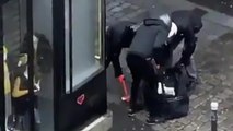 Ils explosent la vitrine d'un bijouterie avec une masse à Paris en pleine journée