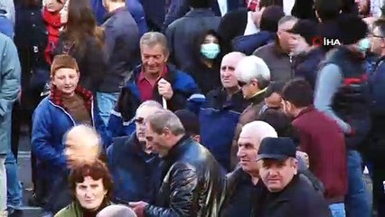 - Gürcistan’da halk seçim eyleminde- Binlerce kişi parlamento önünde çadır kurdu