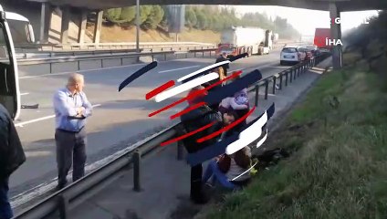 TEM'de turistleri taşıyan midibüse kamyonet çarptı: 2'si ağır 5 yaralı