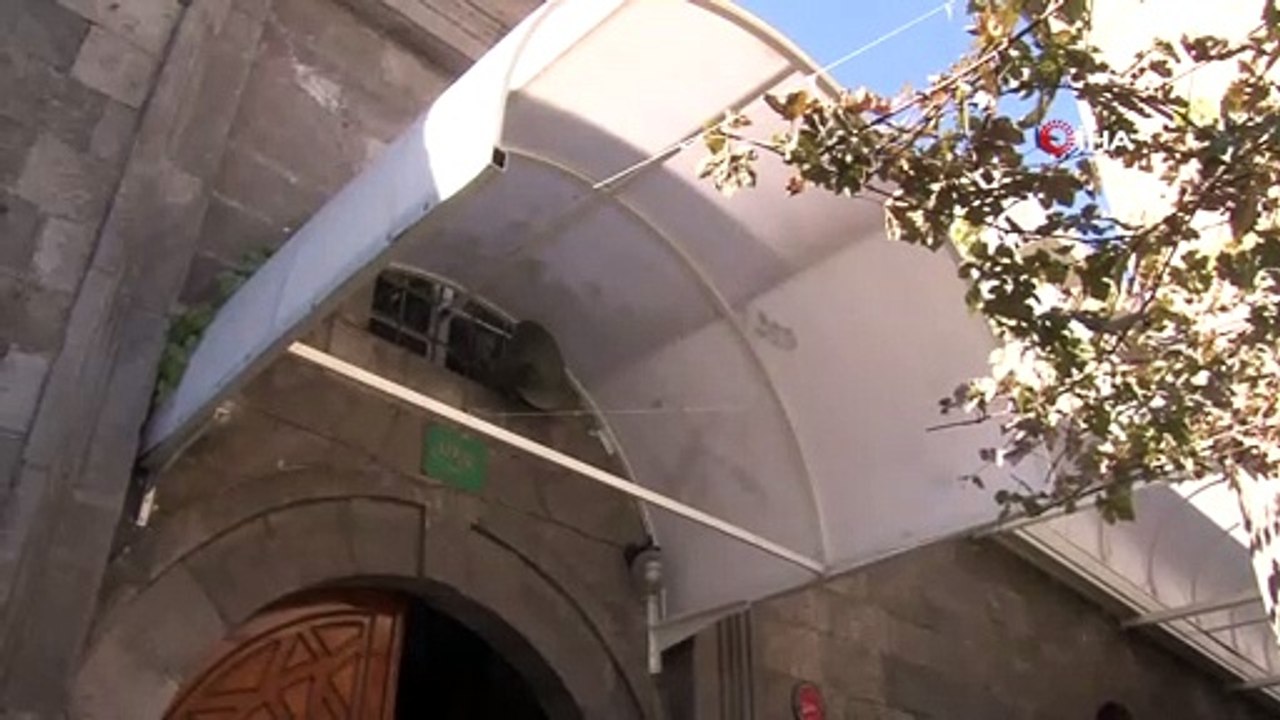 884 yıllık camiye tente yapıldı