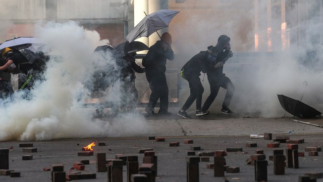 Police surround Hong Kong Polytechnic University campus in stand-off with protesters