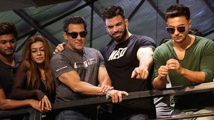 Salman Khan की  DABANGG Entry With Mr. OLYMPIA PHIL At Being Strong Fitness Equipment