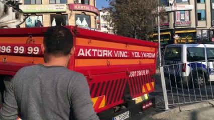 Kartal'da kamyonet alt geçide sıkıştı - İSTANBUL