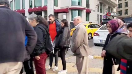 Beyoğlu’nda yolun karşısına geçmek isteyen kadına otomobil çarptı