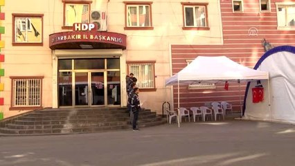 Diyarbakır annelerine destek ziyaretleri sürüyor