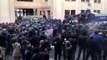Gürcistan'da parlamentoyu kuşatan göstericilere müdahale (1)