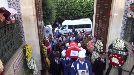 - Şehit oğlunu asker selamıyla uğurlandı