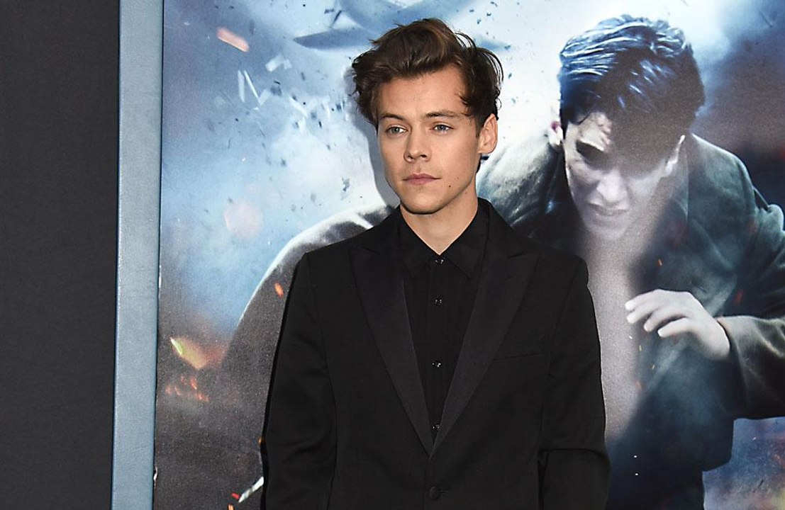 Harry Styles bromea sobre un supuesto reencuentro de One Direction en 'SNL'