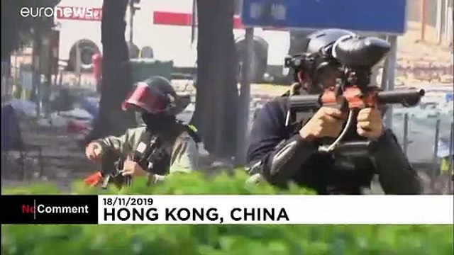 شاهد: مواجهات عنيفة بين شرطة هونغ كونغ ومحتجين تحصنوا داخل حرم جامعي