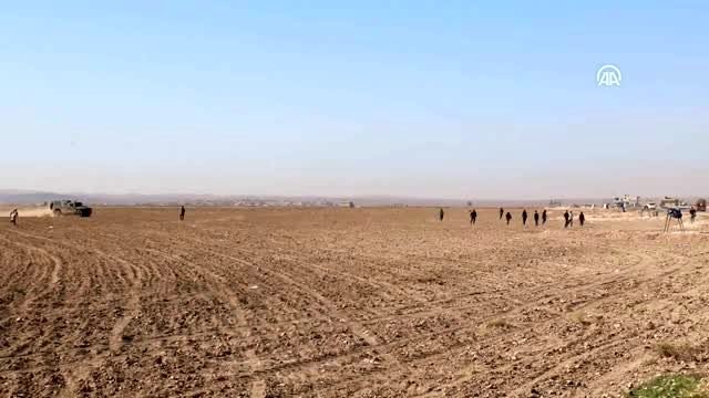 YPG/PKK yandaşları Rus askeri aracına molotofkokteyli ile saldırdı - AYNUL