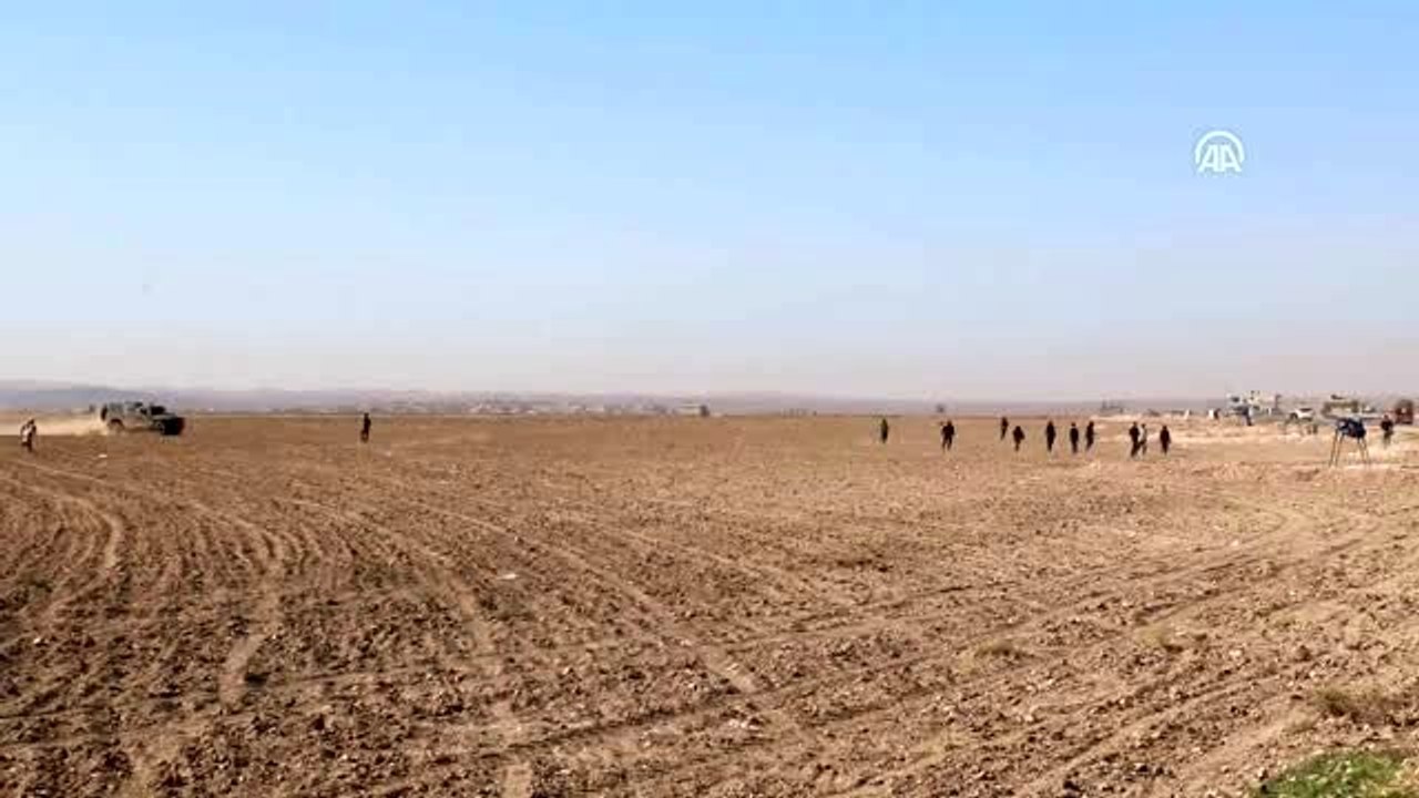 YPG/PKK yandaşları Rus askeri aracına molotofkokteyli ile saldırdı - AYNUL