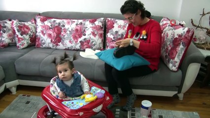 Ayakkabısının Ayağını Sürtmesine Kızan Genç Kadın, Yün Örgü Sokak Ayakkabısı Yaptı