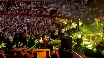 Lo sinfónico y la electrónica se cuelan en el nuevo disco de Raphael