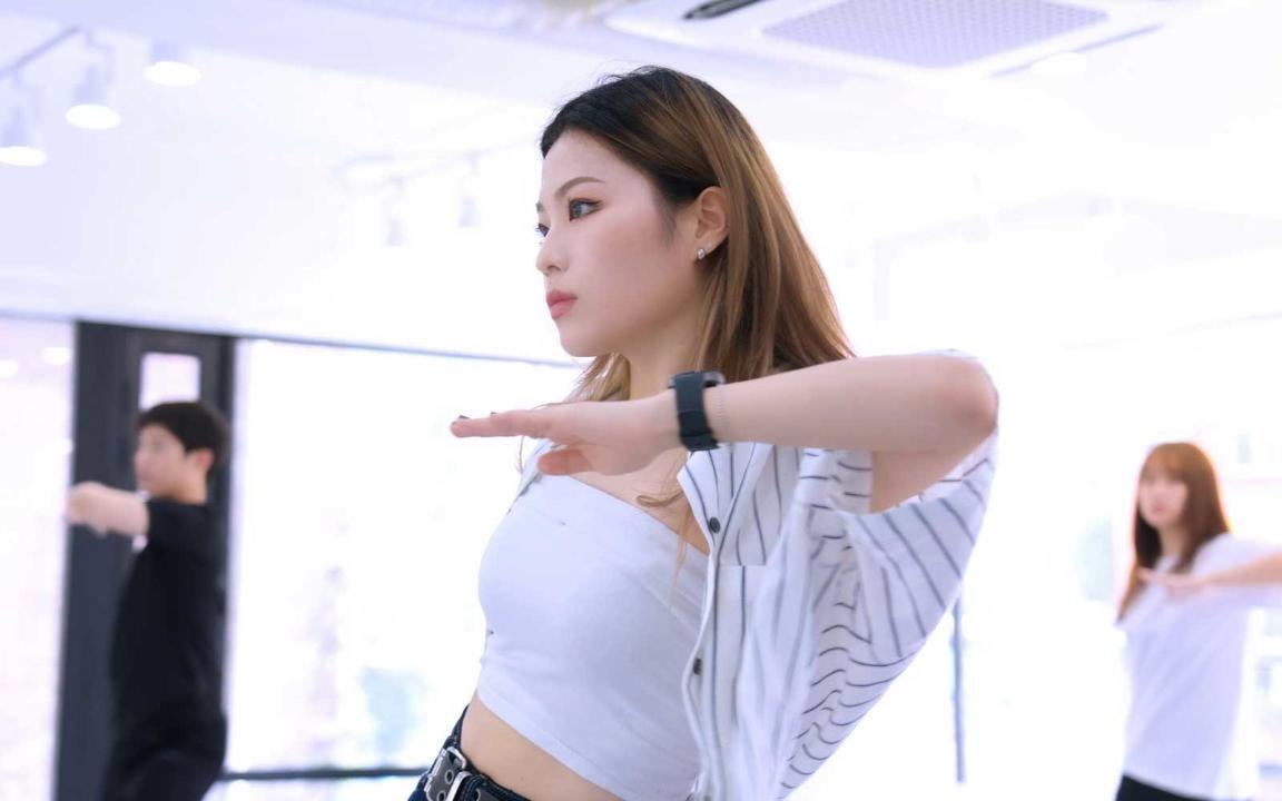 Learn How to Sing and Dance Like a K-pop Star in South Korea with Airbnb