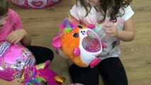 Sophia, Isabella e Alice - Mostrando Minha Coleção de Ovo Mágico de Unicórnio - Rainbowcorn