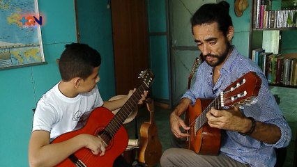 mqn-Promotor musical de Los Chiles recibe pintura de PINTAL-181119