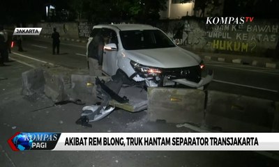 Fortuner Hantam Separator Transjakarta, Diduga Penerangan Jalan Kurang