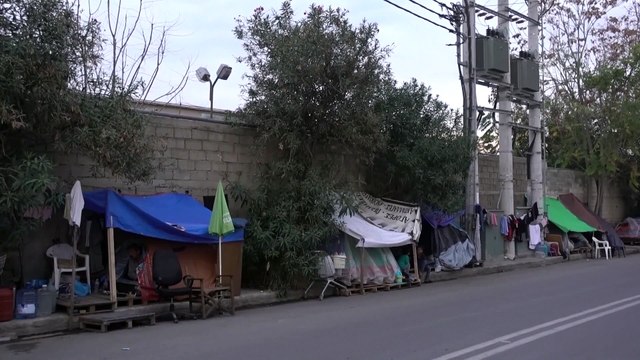 Yunanistan'da kamp dışındaki düzensiz göçmenler yaşam mücadelesi veriyor - ATİNA