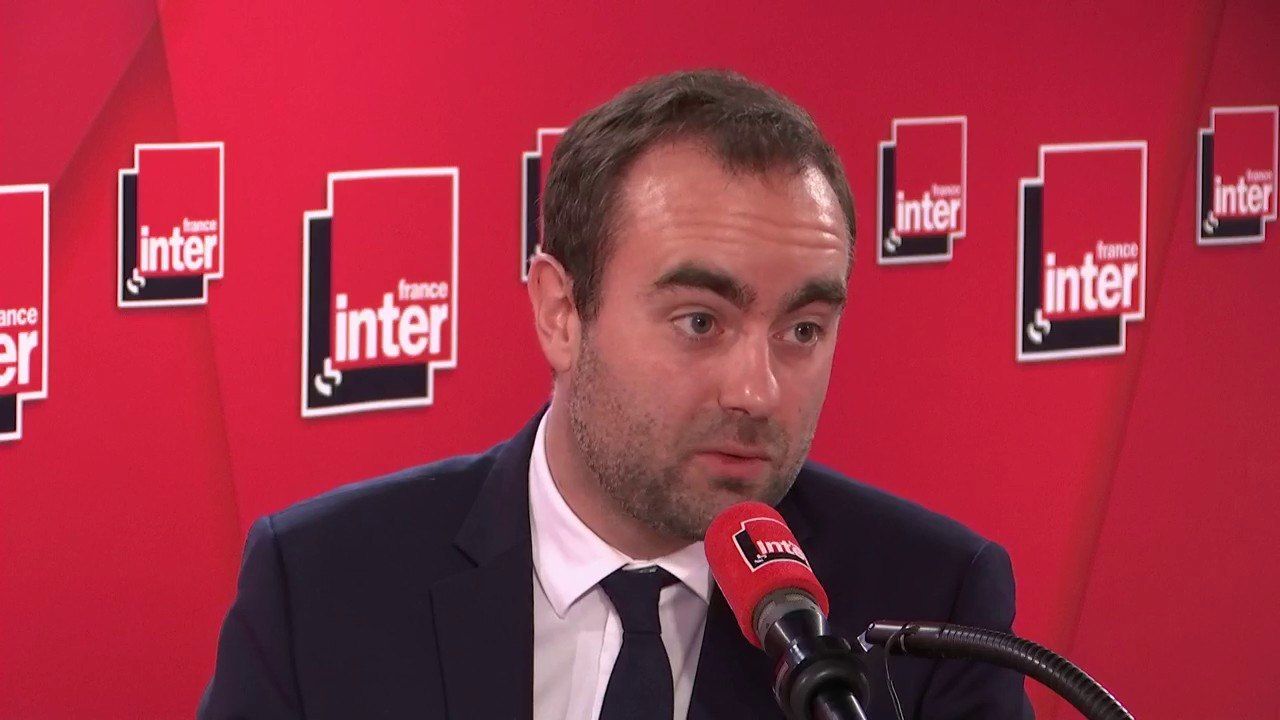 Sébastien Lecornu : "On a vraiment le sentiment que le président de la République et les maires sont dans le même bateau, le bateau France. Il y a une communauté de destins, d'avenir et de projets."