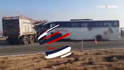 Yolcu otobüsüyle TIR çarpıştı! 2 kişi öldü, 20 yaralı var...