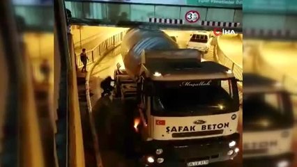 Pendik'te beton mikseri altgeçide böyle sıkıştı