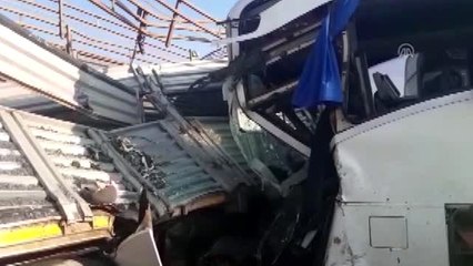 Yolcu otobüsüyle tır çarpıştı: 2 ölü (3)