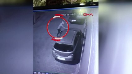 Otomobilin kundaklama anı güvenlik kamerasına yansıdı