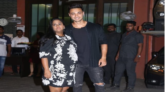 Pregnant Arpita Khan and Aayush Sharma pose on 5th wedding anniversary