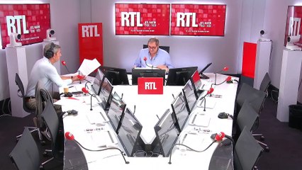 Michel Cymes déconseille d'aller aux toilettes avec son smartphone