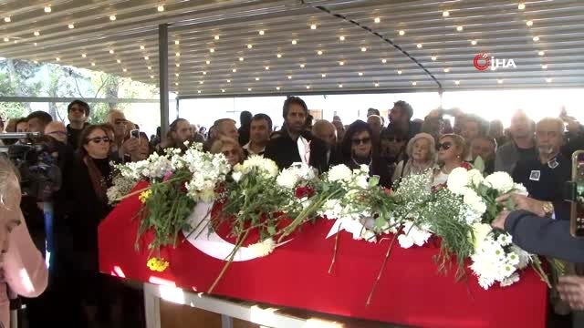 Usta tiyatrocu Yıldız Kenter son yolculuğuna uğurlanıyor