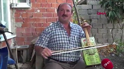 Keman alamayınca müzik aletini tenekeden yaptı, düğünlere çağırılıyor