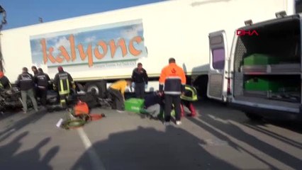 Tır'ın altına giren otomobilde 4 kişinin öldüğü kaza, kamerada