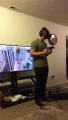 Il casse l'écran plat de son ami en jouant en réalité virtuelle !