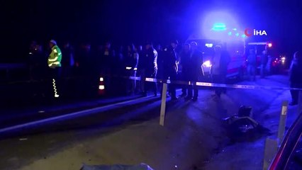 Kazada otomobilin kopan kapısından yola savrulan kadın hayatını kaybetti