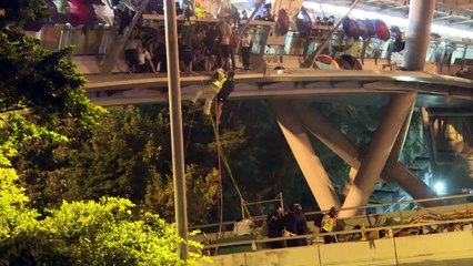 Hongkong: Eingekesselte Studenten trotzen der Polizei