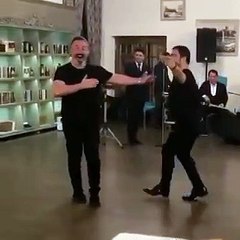 Cem Yılmaz, Azeri dansıyla sosyal medyayı salladı