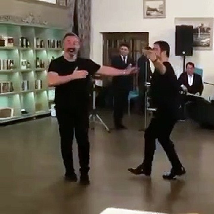 Cem Yılmaz, Azeri dansıyla sosyal medyayı salladı