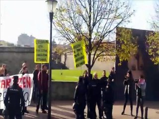 Rifirrafe entre los manifestantes abertzales y la Policía Nacional