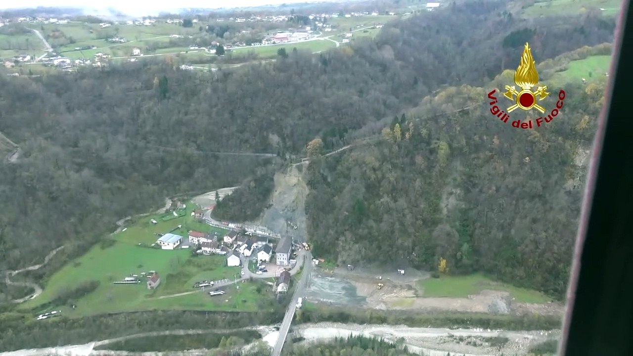 Maltempo in Veneto, ricognizione aerea di Zaia e dei Vigili del Fuoco (18.11.19)