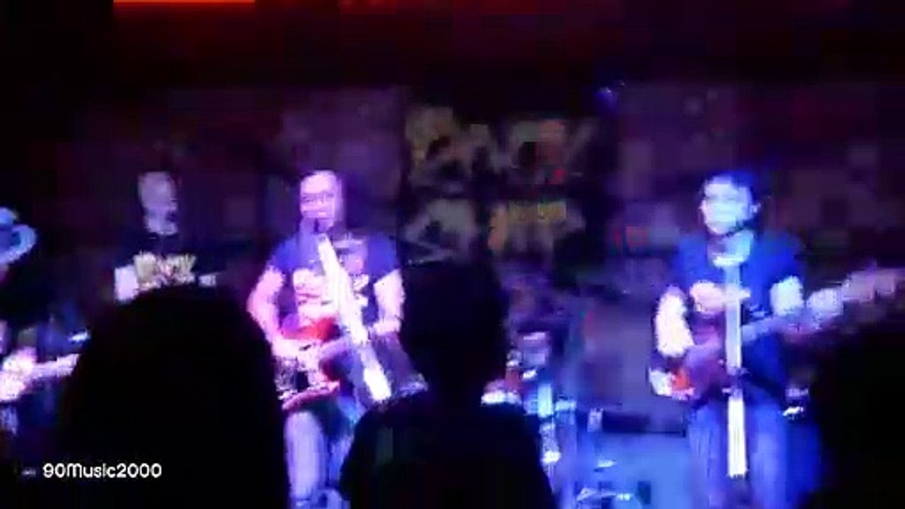ถูกที่ผิดเวลา - Hobbit live in rockship