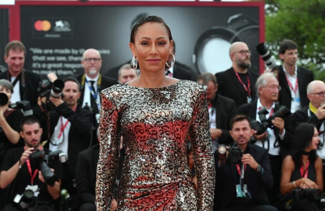 Mel B bevorzugt Lesbenpornos
