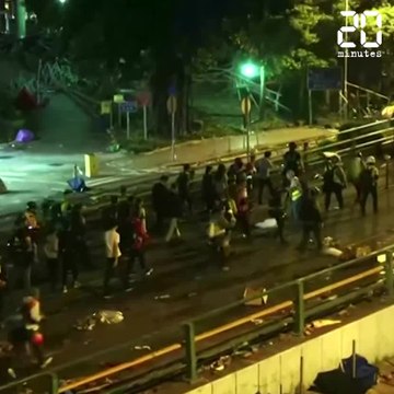 Hong Kong: Des manifestants toujours retranchés sur un campus